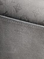 Louis Vuitton Very One Handle - Image 11