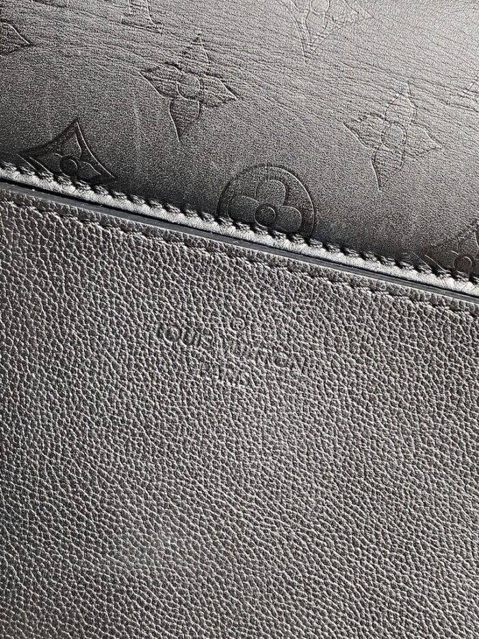 Louis Vuitton Very One Handle - Image 11