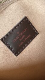 Louis Vuitton Kensington - Image 11