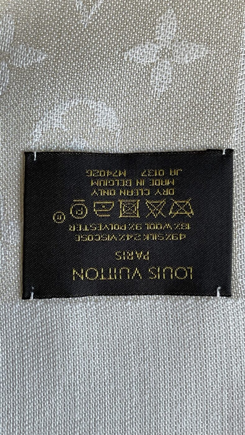 Louis Vuitton So Shine Shawl - Image 3