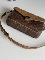 Louis Vuitton Pochette Metis Monogram Reverse - Image 2