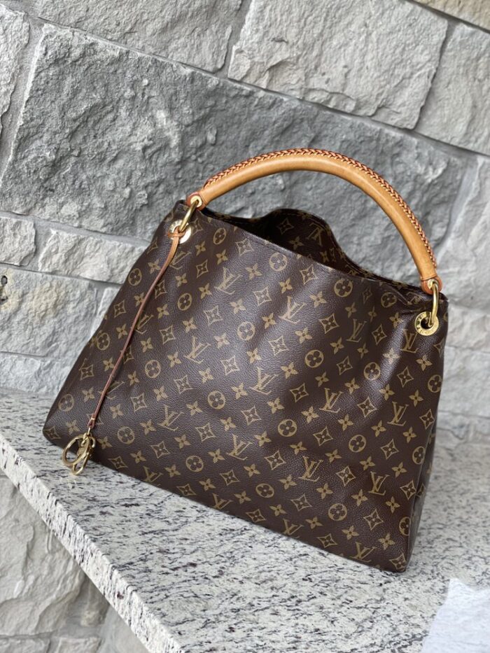 IMG_0426 2-1 Louis Vuitton Artsy MM Monogam - Image 1