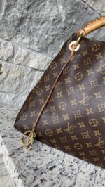 Louis Vuitton Artsy MM Monogam - Image 2
