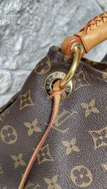 Louis Vuitton Artsy MM Monogam - Image 3