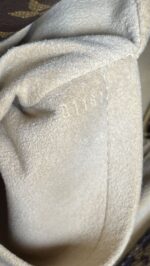 Louis Vuitton Artsy MM Monogam - Image 16