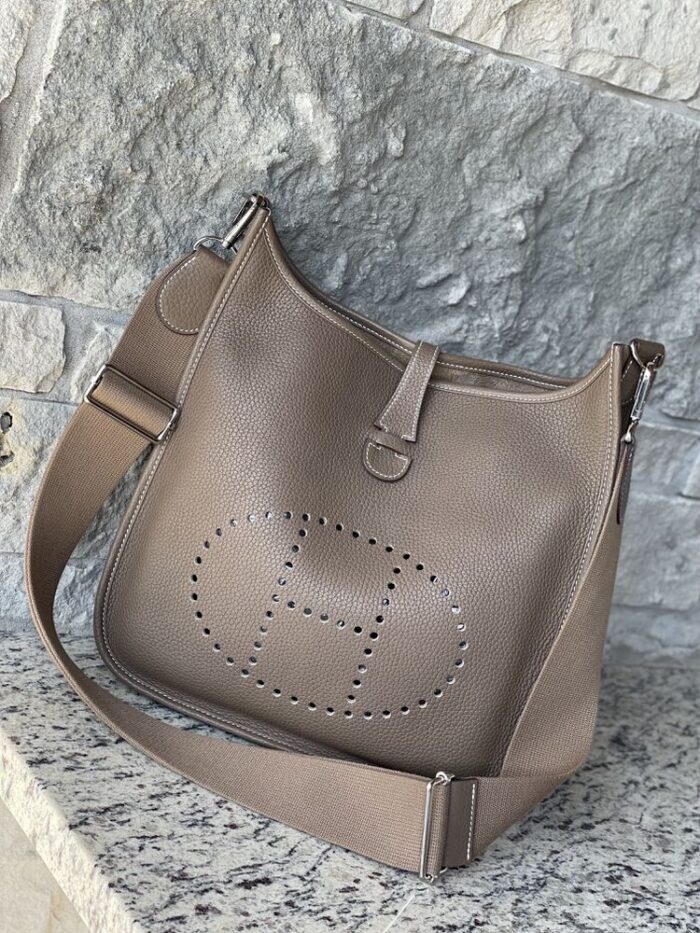 Hermes Taurillon Clemence Evelyne III PM Etoupe - Image 2