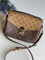 Louis Vuitton Pochette Metis Monogram Reverse