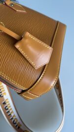 Louis Vuitton Alma BB Epi - Image 4