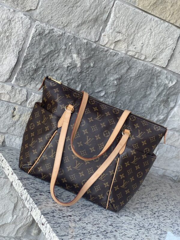 IMG_9773 2-1 Louis Vuitton Totally MM Monogram - Image 1