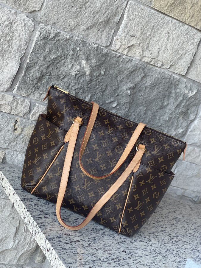 IMG_9773 2-1 Louis Vuitton Totally MM Monogram - Image 1