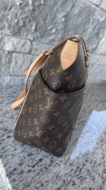 Louis Vuitton Totally MM Monogram - Image 4