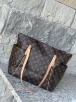 Louis Vuitton Totally MM Monogram - Image 6