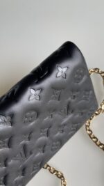 Louis Vuitton Pochette Coussin Noir - Image 5