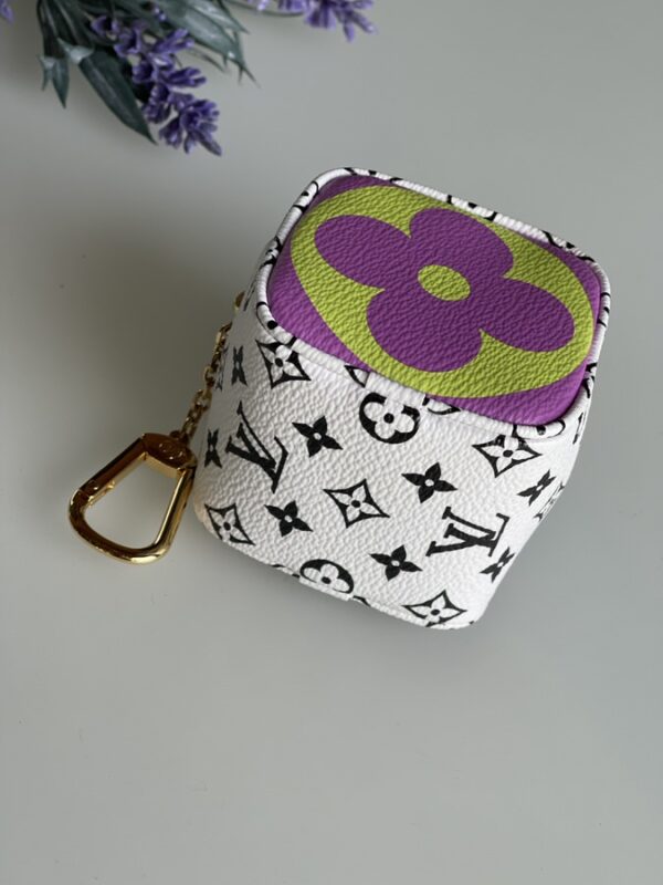 Louis Vuitton Giant Monogram Cube - Image 2