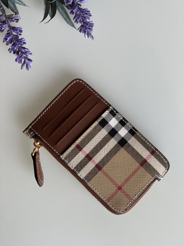 Burberry Zippy Card Holder - Image 2