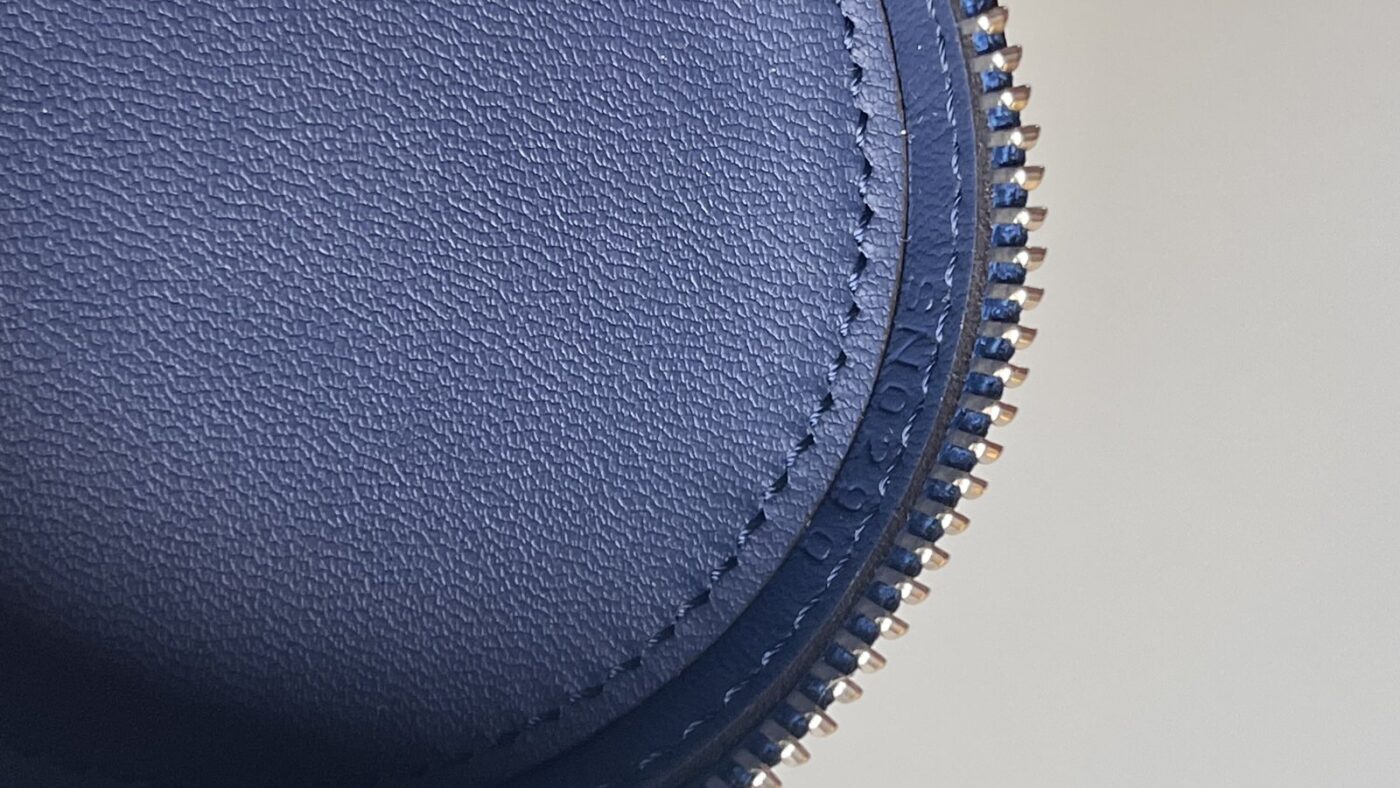 Louis Vuitton Horizon Wireless AirPods Case Blue Escale - Image 9