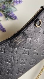 Louis Vuitton Easy Pouch On Strap Empreinte Noir - Image 5