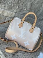 Louis Vuitton Speedy 25 Bandouliere By The Pool