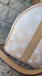 Louis Vuitton Speedy 25 Bandouliere By The Pool - Image 22