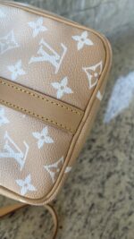 Louis Vuitton Speedy 25 Bandouliere By The Pool - Image 10