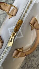 Louis Vuitton Speedy 25 Bandouliere By The Pool - Image 28