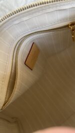 Louis Vuitton Speedy 25 Bandouliere By The Pool - Image 16
