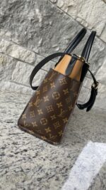 Louis Vuitton On My Side MM - Image 4