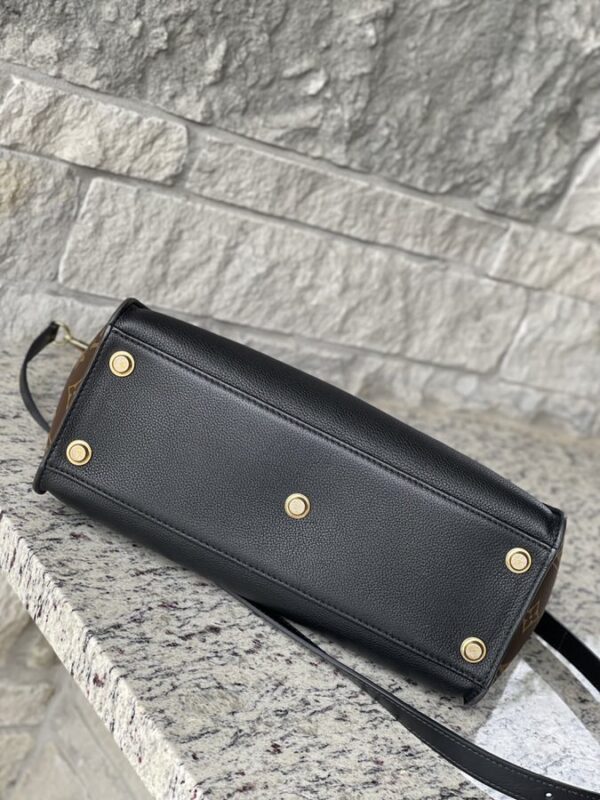 Louis Vuitton On My Side MM - Image 10