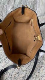 Louis Vuitton On My Side MM - Image 13