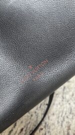 Louis Vuitton On My Side MM - Image 19
