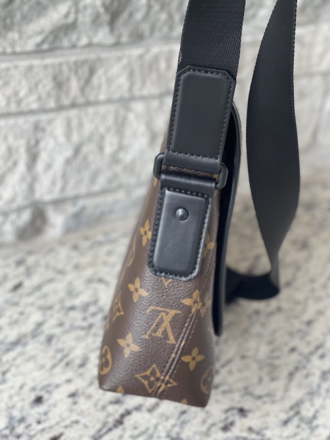 Louis Vuitton Magnetic Messenger - LVLENKA