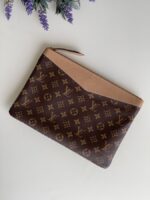 Louis Vuitton Daily Pouch Monogram Sesame
