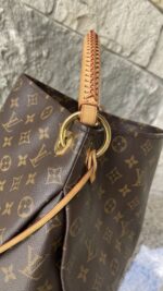 Louis Vuitton Artsy MM Monogram - Image 9