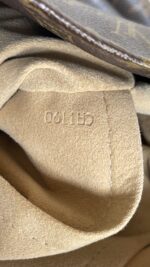 Louis Vuitton Artsy MM Monogram - Image 17