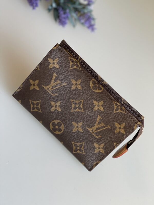 Louis Vuitton Toiletry 15