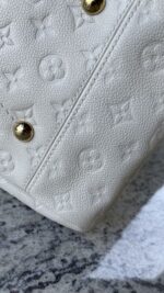 Louis Vuitton Artsy MM Empreinte Neige White - Image 17