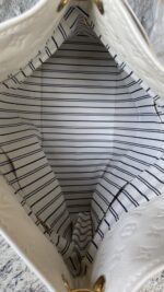 Louis Vuitton Artsy MM Empreinte Neige White - Image 25