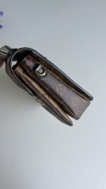 Louis Vuitton Pochette Metis Monogram Reverse - Image 6