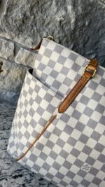 Louis Vuitton Totally MM Damier Azur - Image 6
