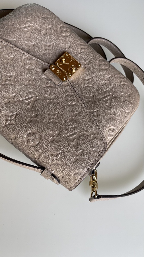 lv pochette metis turtledove