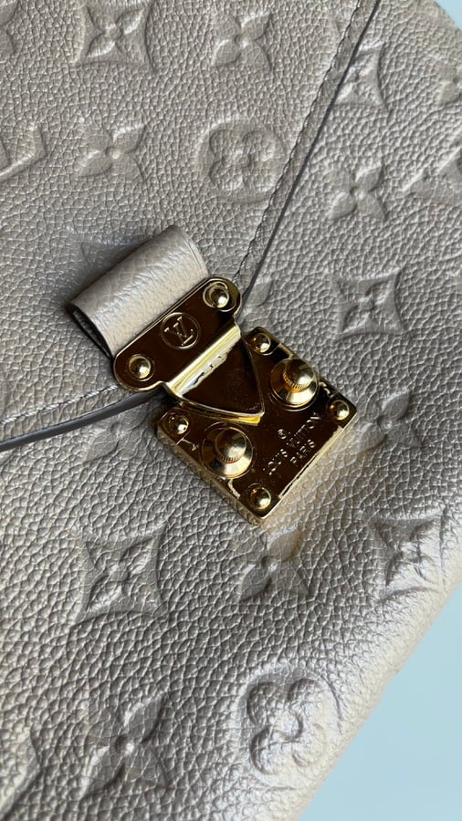 Louis Vuitton Pochette Metis Empreinte Turtledove - LVLENKA Luxury  Consignment