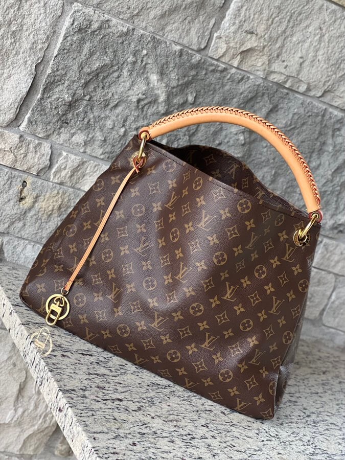IMG_3798 3-1 Louis Vuitton Artsy MM Monogram - Image 1