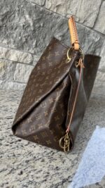 Louis Vuitton Artsy MM Monogram - Image 9