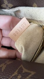 Louis Vuitton Artsy MM Monogram - Image 19