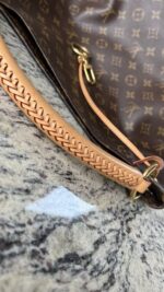 Louis Vuitton Artsy MM Monogram - Image 22