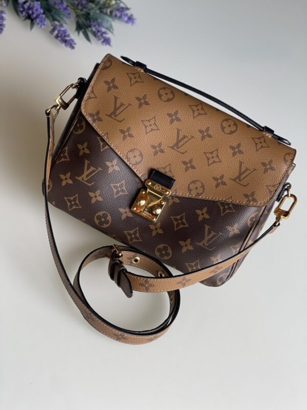 IMG_3997-1 Louis Vuitton Pochette Metis Monogram Reverse - Image 1