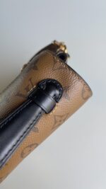 Louis Vuitton Pochette Metis Monogram Reverse - Image 11
