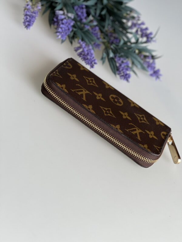 Louis Vuitton Old Style Zippy Wallet - Image 3