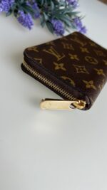 Louis Vuitton Old Style Zippy Wallet - Image 4