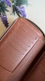Louis Vuitton Old Style Zippy Wallet - Image 10